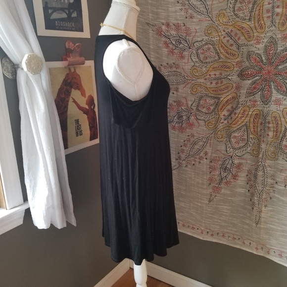 Abercrombie and Fitch cold shoulder dress - Picture 3 of 5